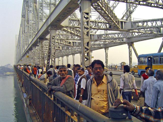 「豪拉大桥」是印度加尔各答市自1943年来的著名地标