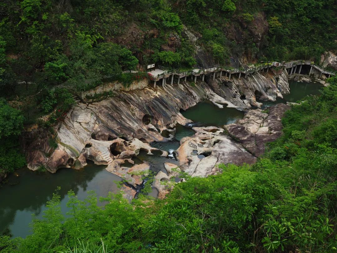 青岚地质公园,绿岛山庄,明清古寨一天游