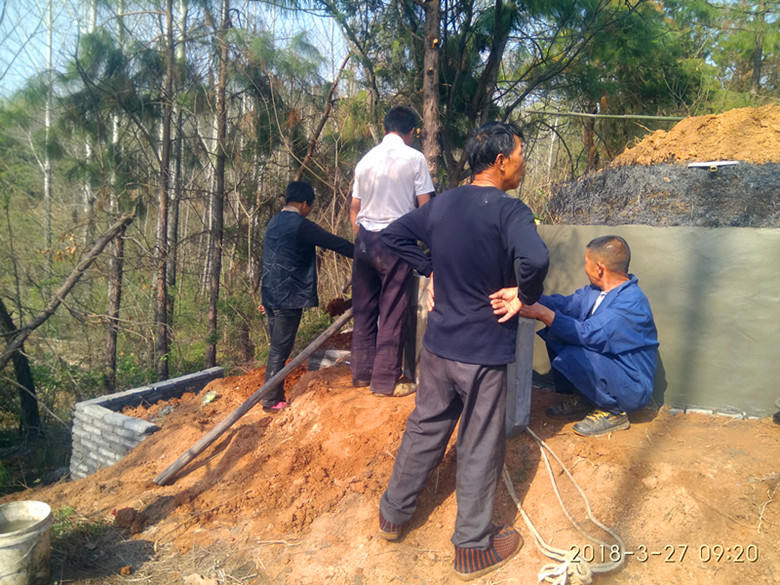 湖北随州农村,钟先友为父母修缮坟墓,你家祖坟修了吗?