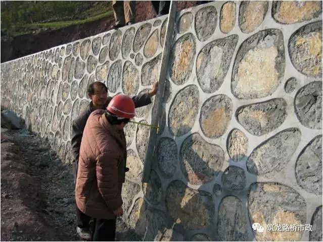 回填土以碎石砂土较好,不要回填高塑性粘土,否则土压力较大,回填土应