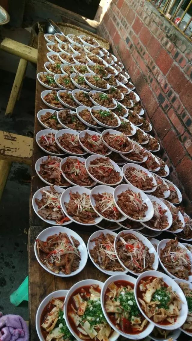 重庆农村坝坝宴招牌菜,你吃过几种?