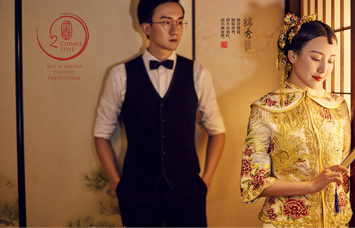 2018时尚婚纱照_2018中国重庆时尚周闭幕中式婚纱展现东方之美