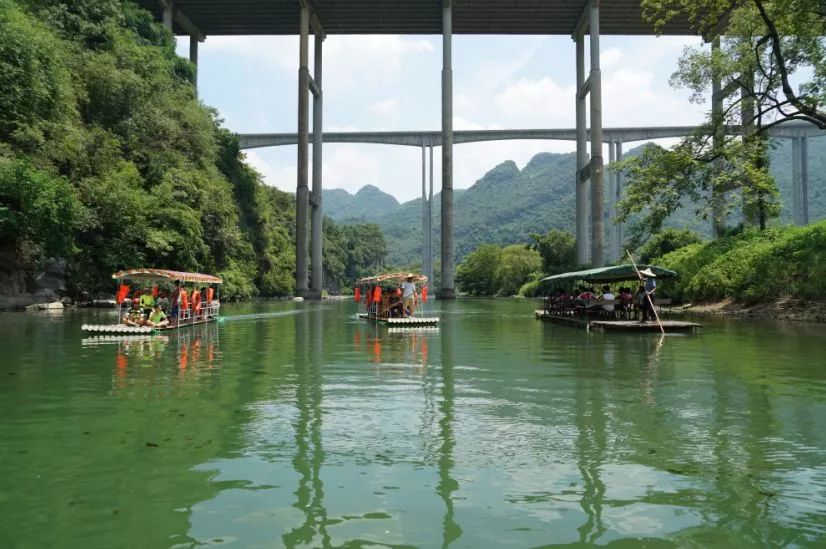 阳山鱼水风景区地理位置优越,交通方便,是珠三角洲旅游团队以及外宾