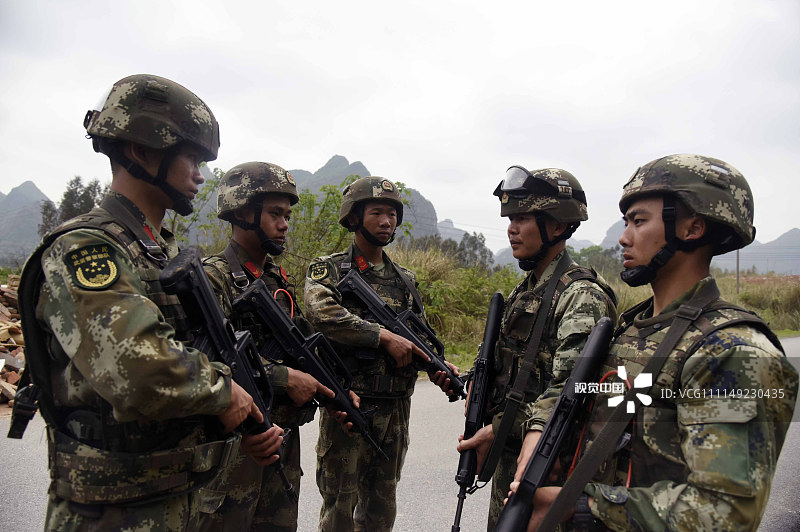 广西桂林:武警特战勇士征战桂北高山溶洞