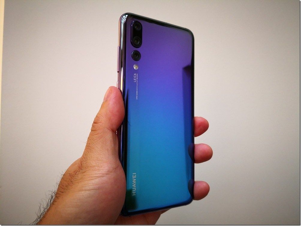 双色渐层背盖技术难度高 p20 与p20 pro 都有一个非常特殊的颜色,由