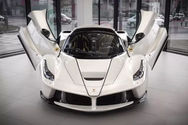 敞篷马王大赏,白色法拉利laferrari aperta!