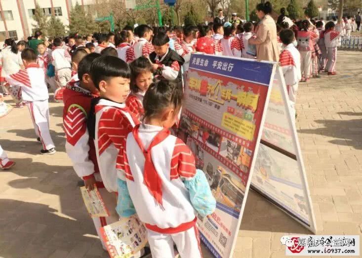 嘉峪关市交警支队雄关大队逸夫小学开展"全国第23个中小学生安全教育