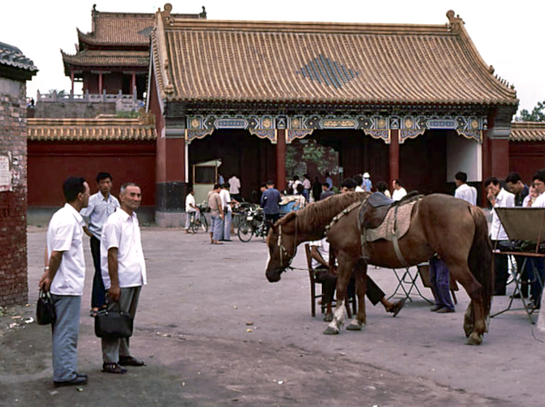 老照片:八朝古都汴梁,三十五年前的开封街景