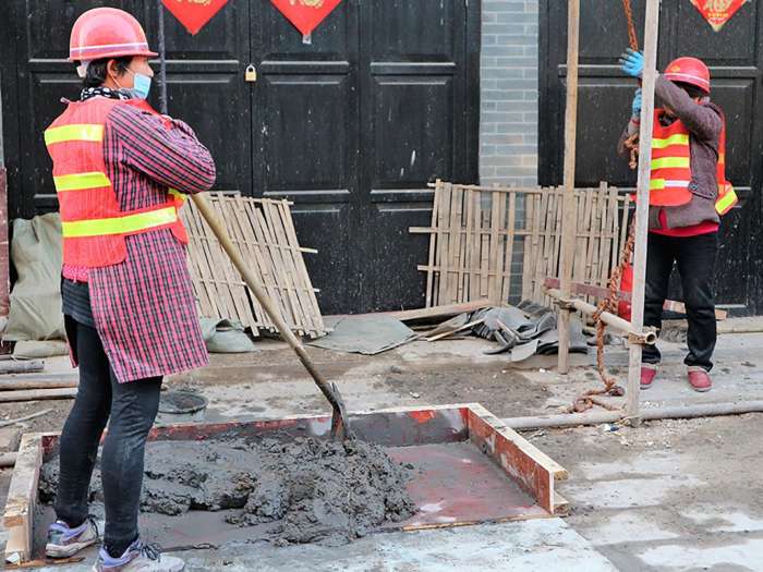 农村妇女和男人在建筑工地同样干活,为啥们每天收入不