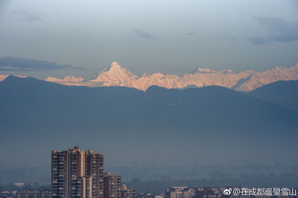 今日,成都又见雪山!