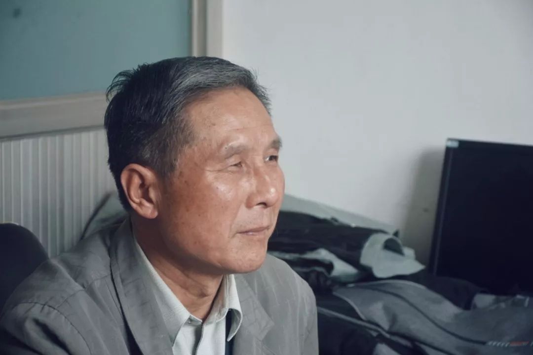 群像丨胡元亮:有趣的"中兽医"课程,给牛把脉,针灸的那些事儿