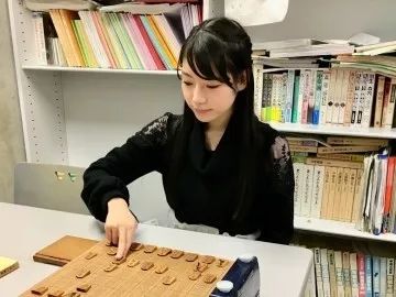 介绍一位将棋界美女棋手