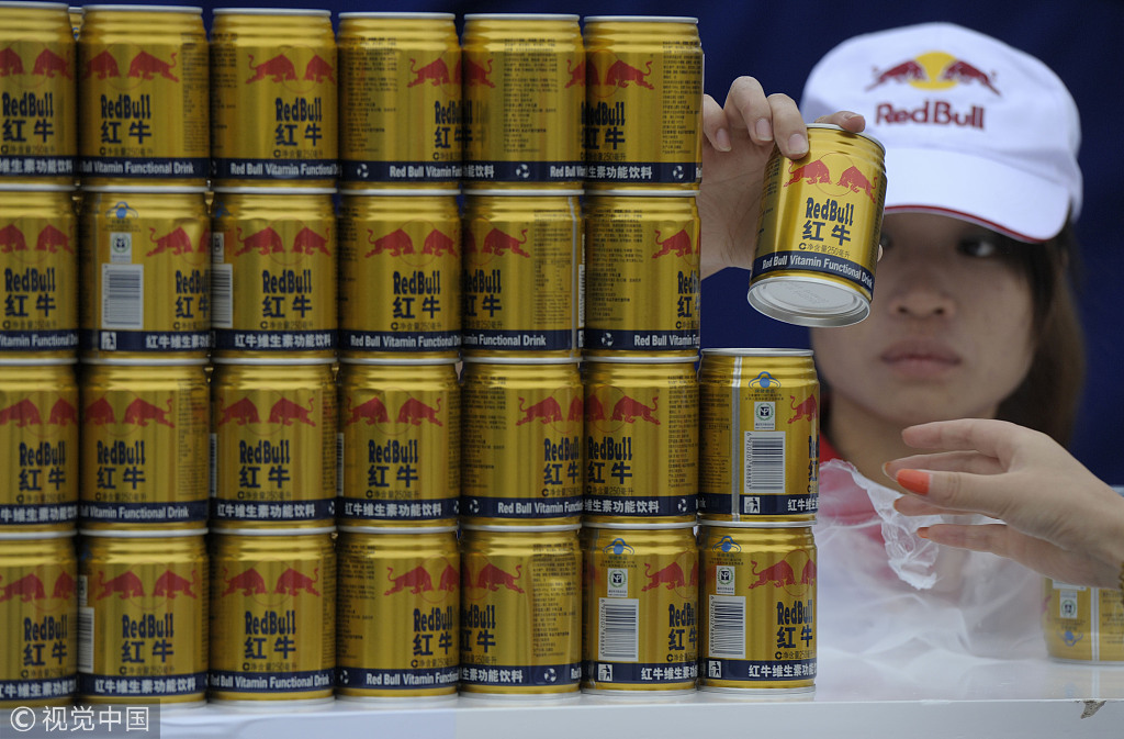 红牛维生素功能性饮料的促销活动展台,图自视觉中国