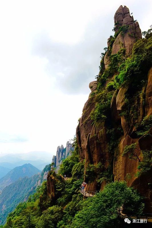 自古三清山就有"天下第一仙山"的美誉,《中国国家地理》杂志将其推选