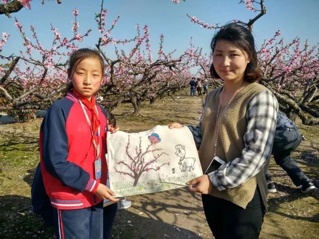 教育 正文  除了设计桃花宝宝之外,孩子们意识到家乡的美景需要大家一