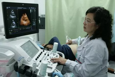 检查的过程中,主要对胎儿的面部发育和器官的发育等身体情况进行检查