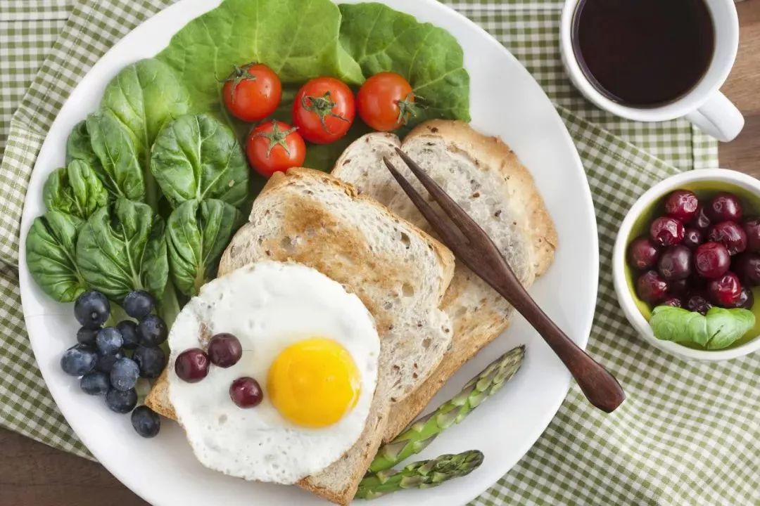 【健康】瘦身营养早餐,从学会「挑三减四」开始