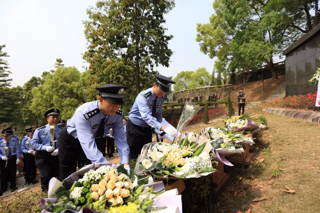 缅怀公安英烈共铸忠诚警魂