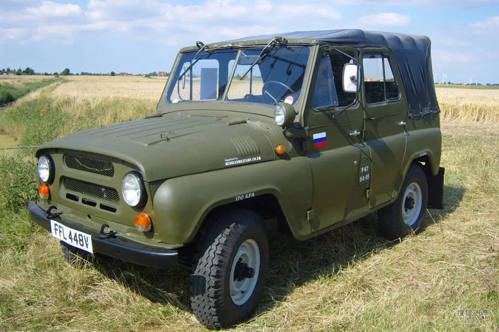uaz是苏联uaz(乌里扬诺夫斯克汽车厂) 生产的一种全地形车辆,苏军和