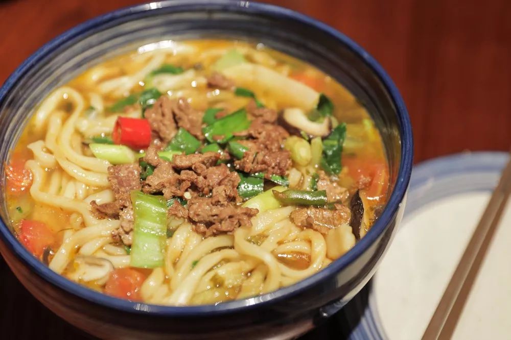 地道吃食   纯手工牛肉面