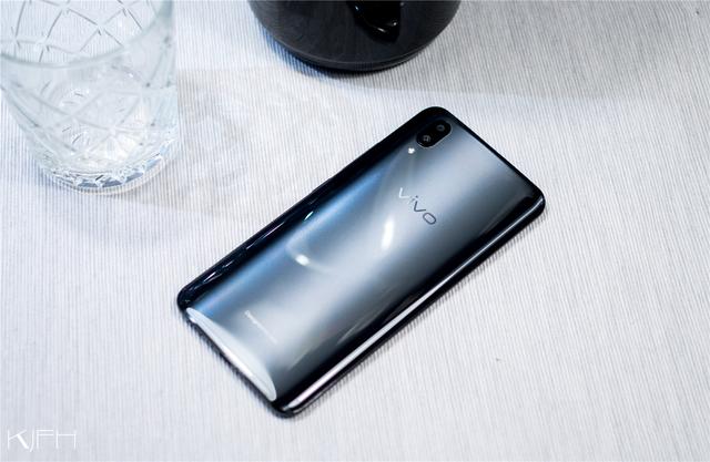 vivo x21ud采用6.