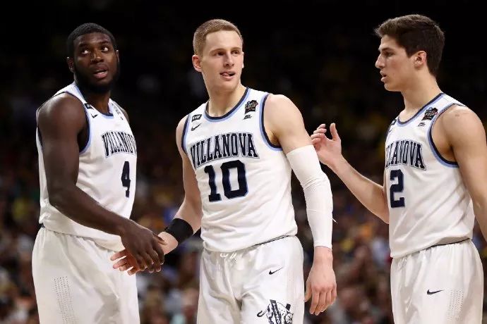 昨天让世界知道他的男人,donte divincenzo!