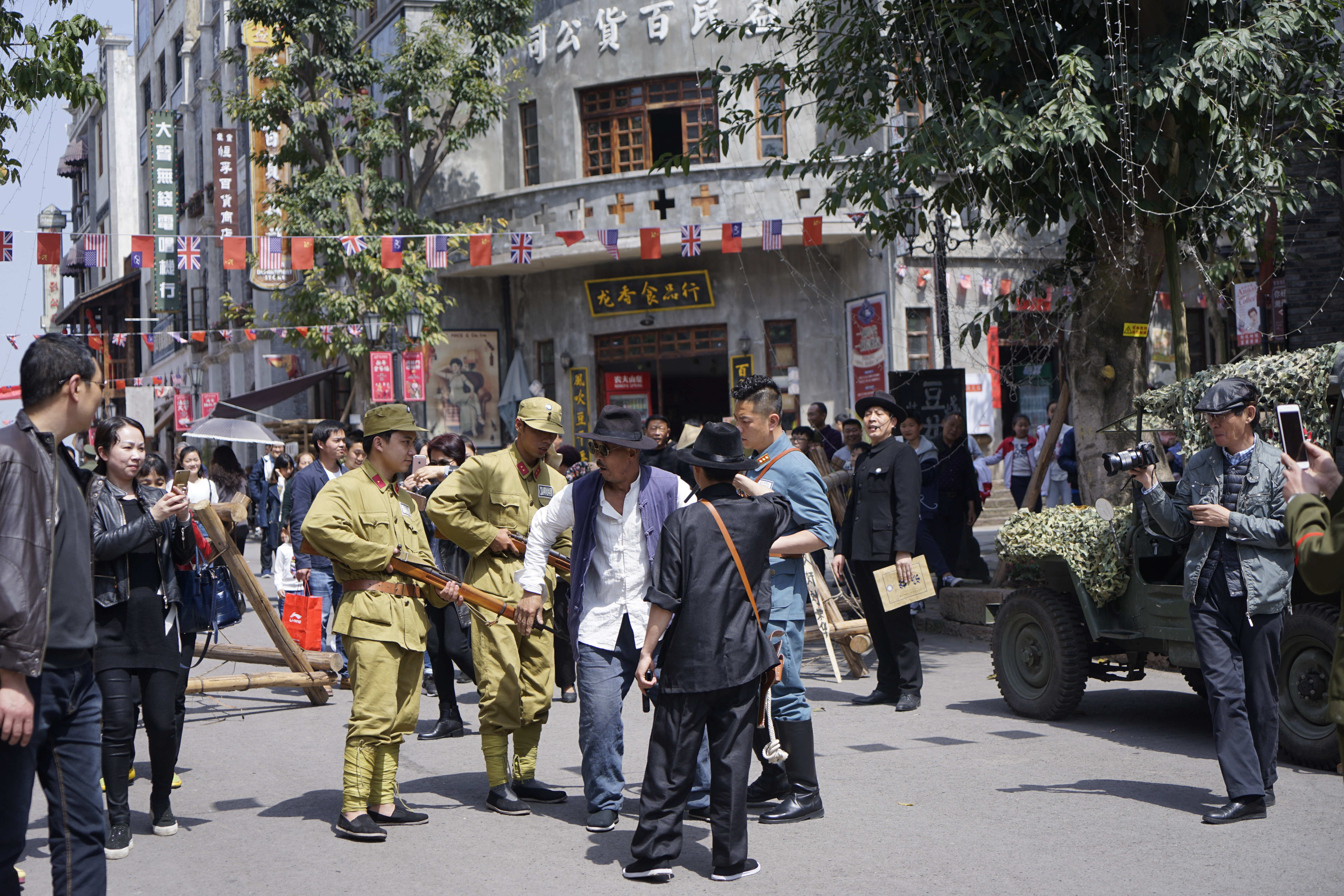 重庆有条最奇怪的街道,当地人过着民国的生活!