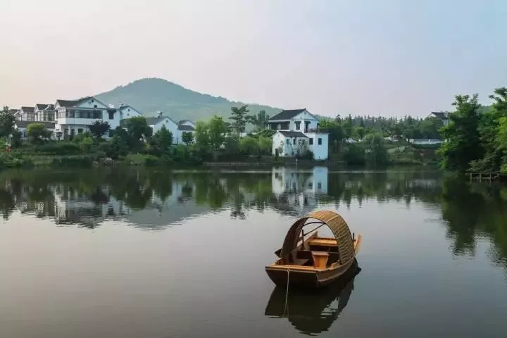 从南京市中心出发,一个小时左右就可到达黄龙岘.