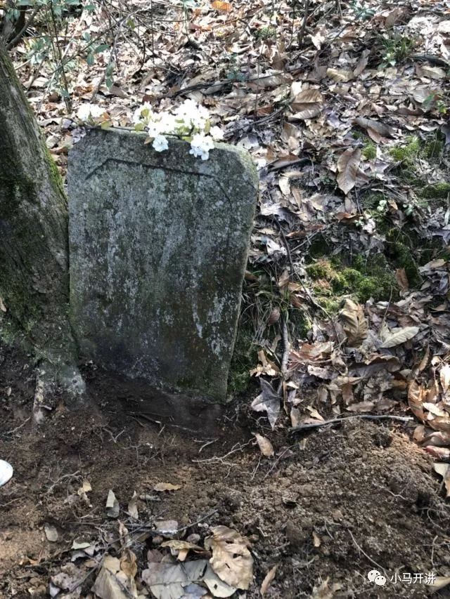 七十多年前,在抗战中牺牲,金华两代人为其守墓