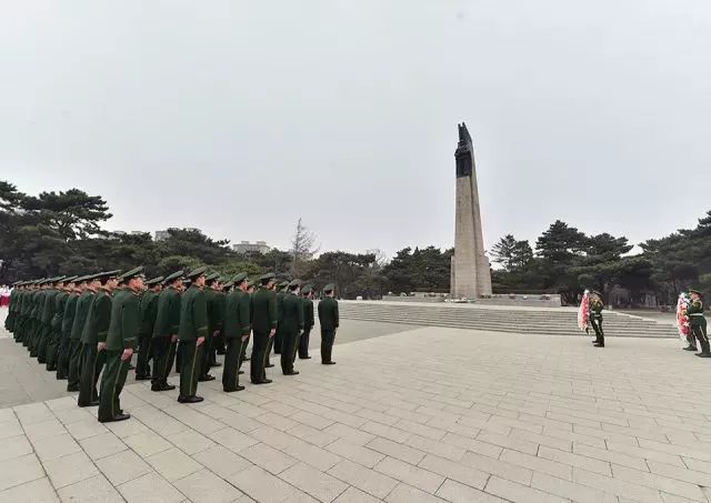 辽宁消防总队机关官兵赶赴抗美援朝烈士陵园,祭奠先烈,寄托哀思,不忘