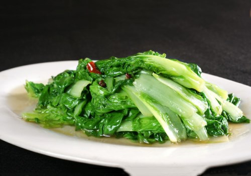 美食 正文  油豆腐炒小白菜 这道菜是常见家常菜,外酥里嫩的豆腐,搭配