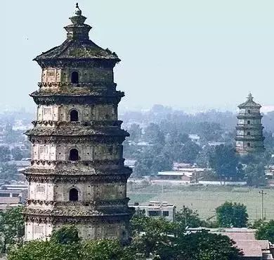 17,涿州双塔金山寺塔建于元代大德四年(1300年),由尼泊尔人阿尼哥