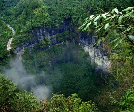 有世界唯一的冲蚀型天坑群世界自然遗产,亚洲最长溶洞,原始森林