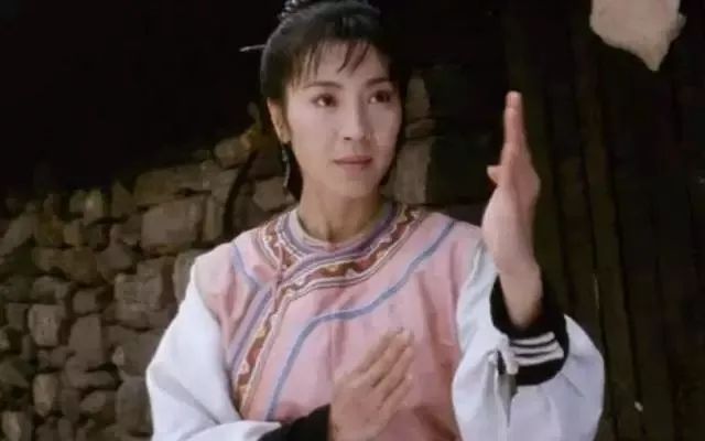 在1993年上映的同名电影 《咏春》中,杨紫琼饰演的咏春便集百家之长