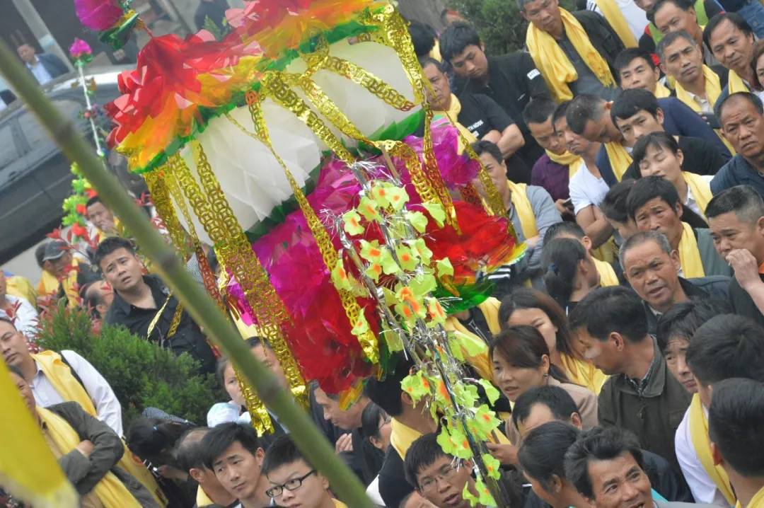 原汁原味的乡风民俗:费氏海庄清明祭祖扫墓,缅怀先祖