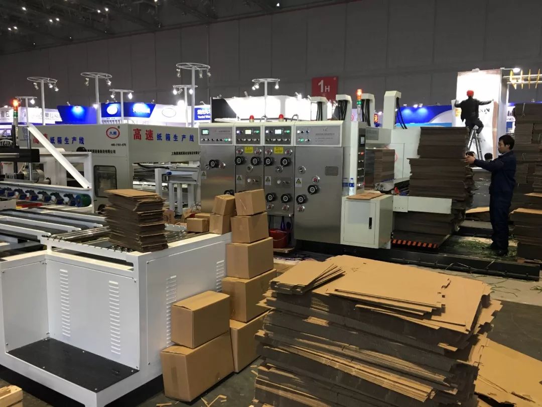图为上海勇周高速全自动纸箱生产线设备
