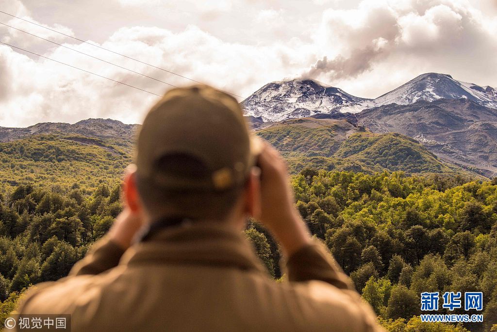 智利奇廉火山喷发 应急部门发布橙色预警