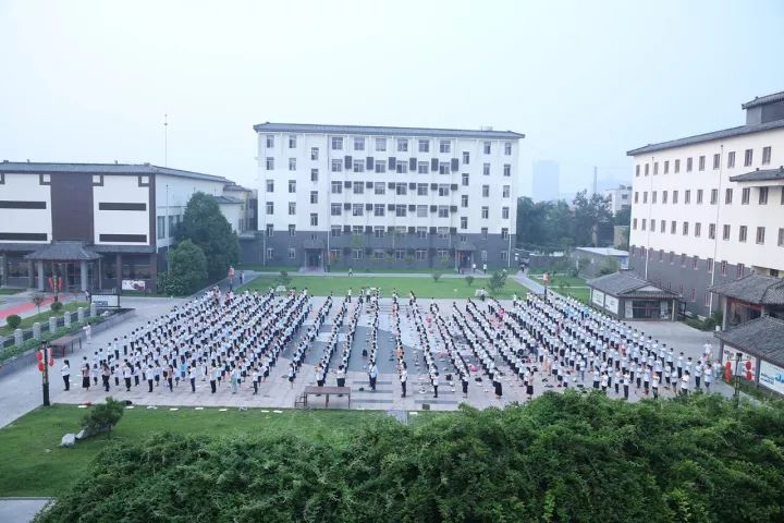 2016年10月,广东珠海容闳书院"寻先师足迹 探儒学之源"研学旅行活动▽