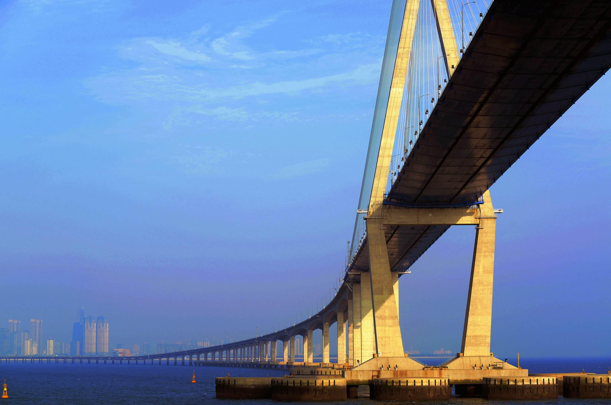 世界最大跨度结合梁斜拉桥——赤壁长江公路大桥正式通车运营-中国科技网