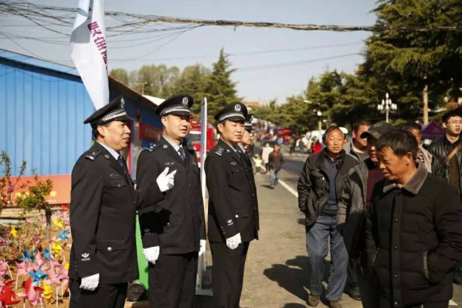 灵宝警方全力护航中国首届苹果花节圆满成功