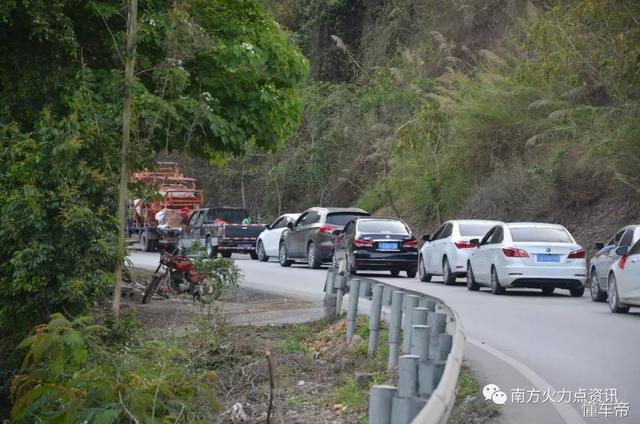 不仅是城市堵车 乡村道路也存在堵车 非常 严重