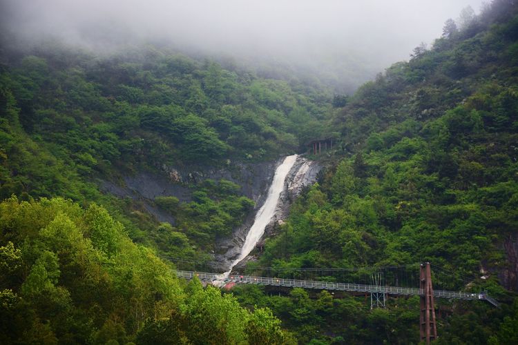 地灵;美丽的天柱山一柱擎天,新开发建成的白水湾景区更是以秀美而闻名