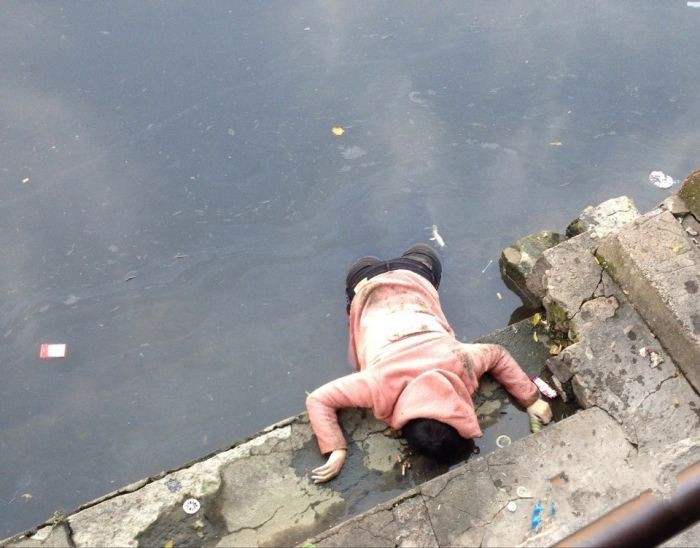 江苏扬州一河中惊现浮尸,死者是30岁左右男性!