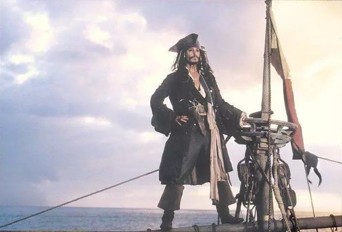 《加勒比海盗》中,杰克活脱脱一娘炮,为啥大家都喜欢?