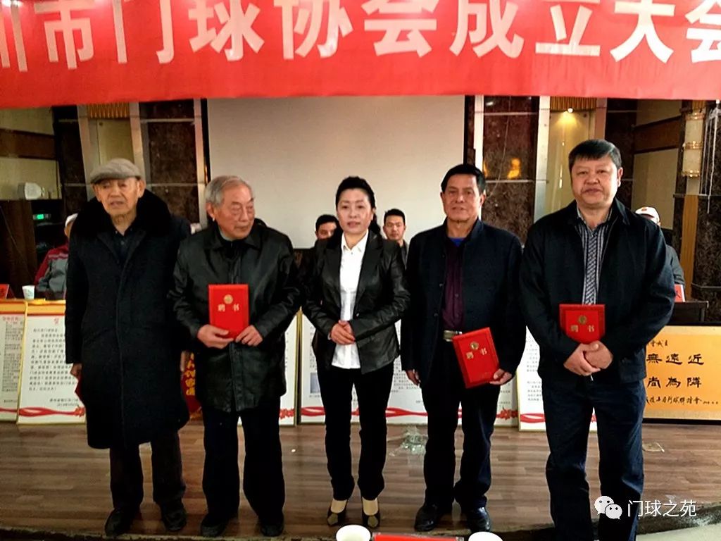 与受聘人员合影留念主持人宣读利川门协领导班子成员名单:顾问:肖克明