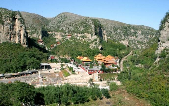 鹤壁淇县 群山之中灵山寺