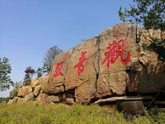 观音殿村位于江宁区西部旅游绿道与银杏湖大道的交汇点,与银杏湖乐园