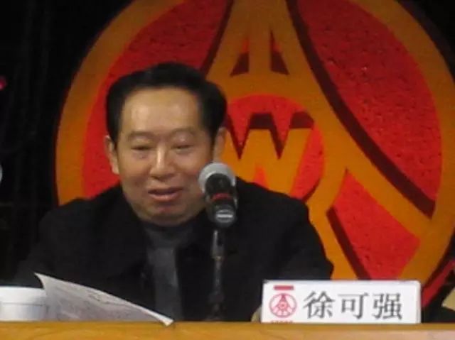 军人出身的徐可强从1988年起担任五粮液经营副厂长,最早感受到这种