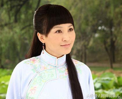 她是"打狗棍"里的飙戏女王 ,演技中由内而外散发着端庄和大气