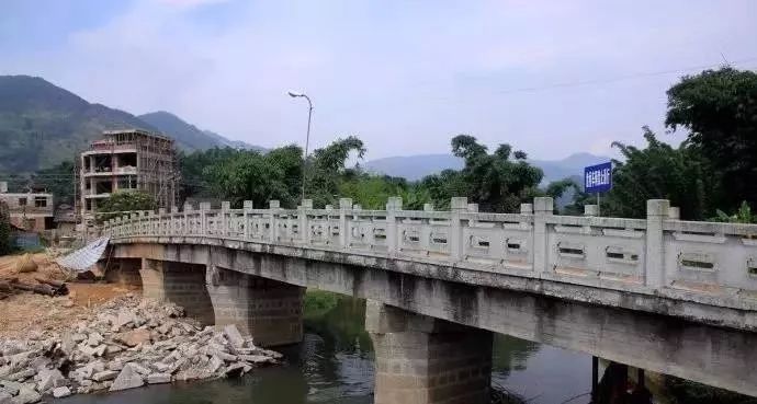 旅游 正文 苏山村系连江县长龙镇管辖的一个行政村,位于长龙镇西北部.